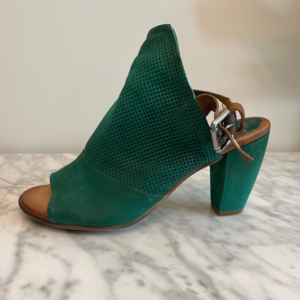 Miz Mooz Emerald Green Sling Back Heel Sandal - size 41 (fits a 10)